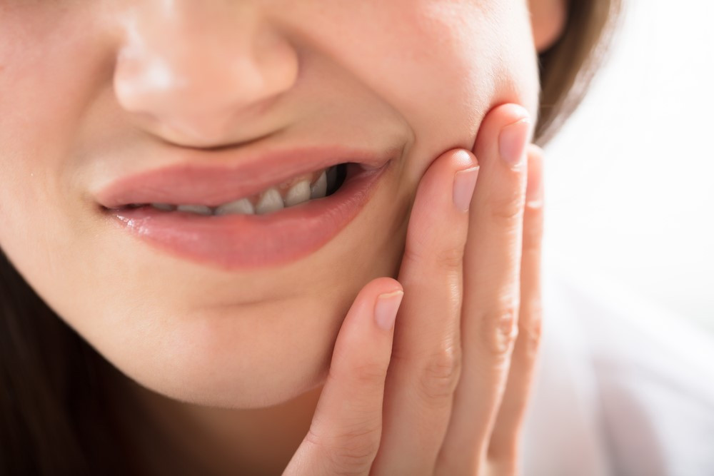Зубная боль: виды, причины, методы устранения